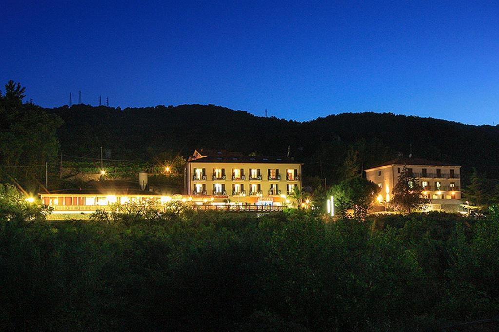 Albergo Ristorante San Matteo San Bartolomeo Al Mare Dış mekan fotoğraf